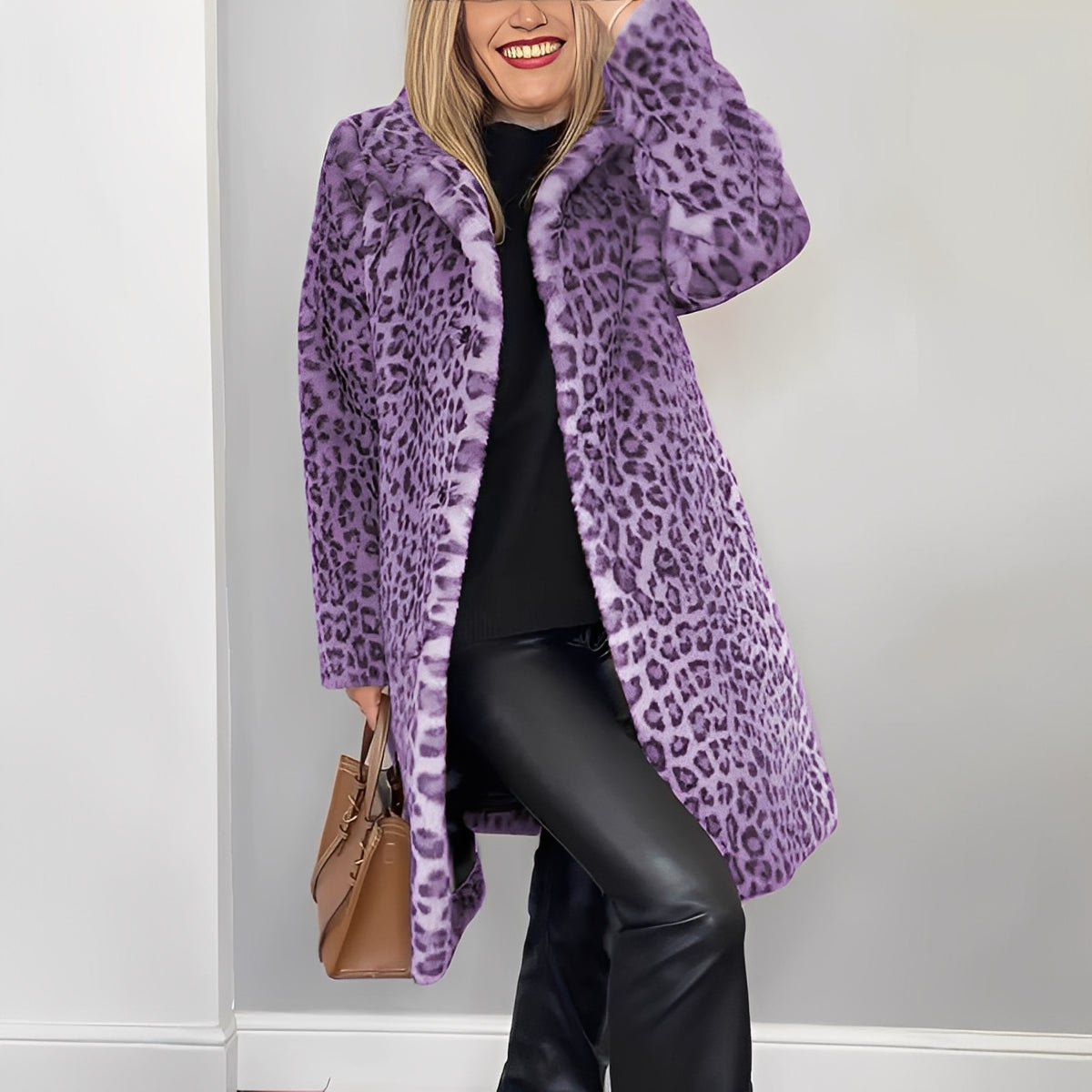 Női elegáns leopárdmintás műszőrme télikabát dús, oversized gallérral és laza, hosszított szabással – puha, texturált, feltűnő felsőruházat hosszú ujjakkal stílusos őszi és téli mindennapi viselethez és esti összeállításokhoz