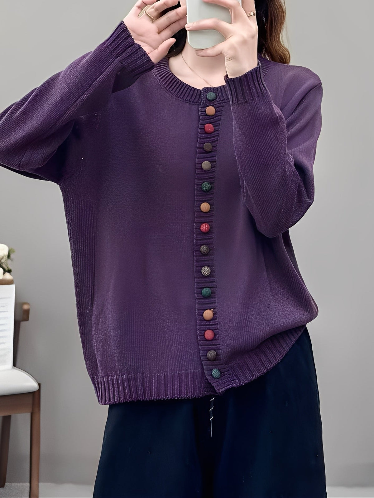 Lichtgewicht damesvest van fijn breisel met decoratieve knopen en ronde hals - elegante laag met lange mouwen voor lente en herfst