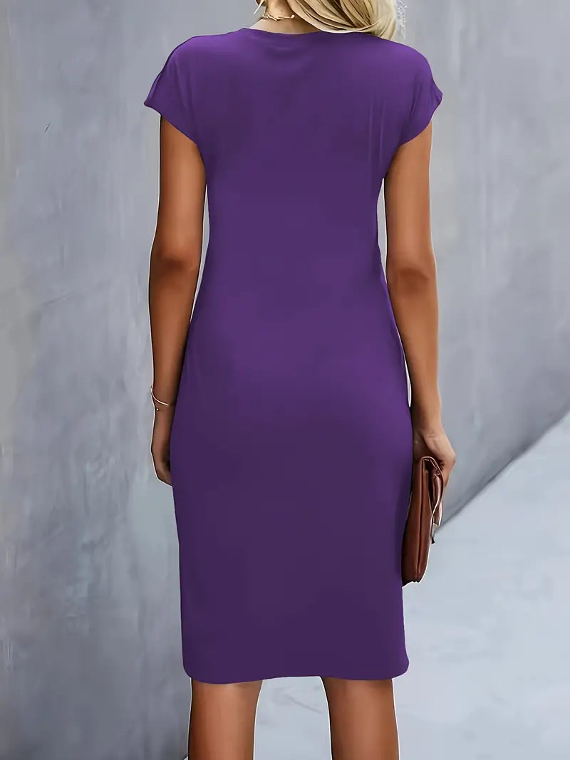 Kvinders bodycon-midi-kjole med rynket talje og korte ærmer