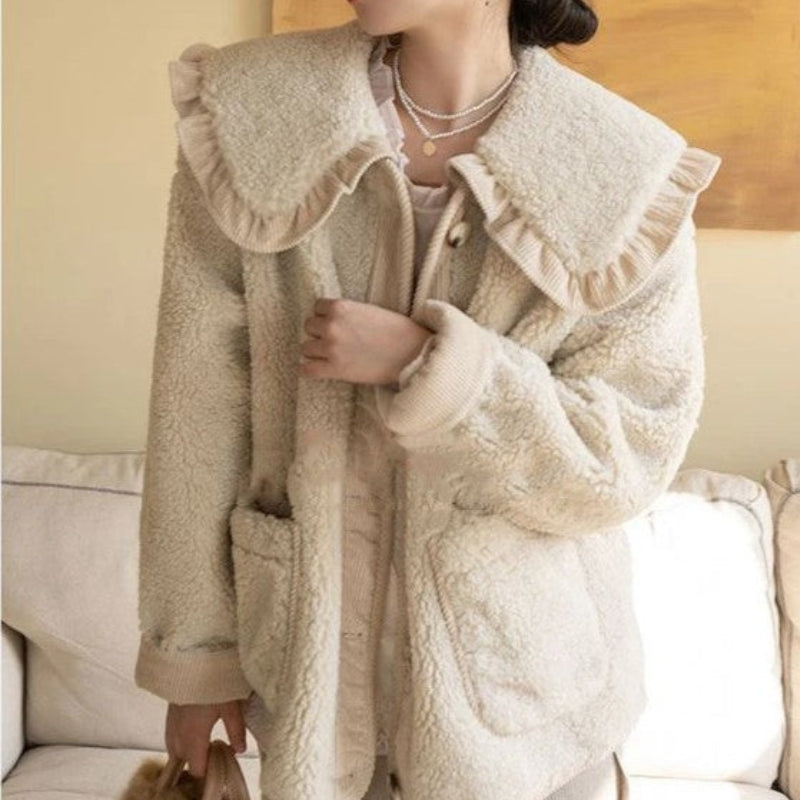 Γυναικείο μακρύ παλτό από teddy fleece με oversized γιακά με βολάν και κουμπιά μπροστά – Άνετο ζεστό χειμερινό πανωφόρι με τσέπες patch