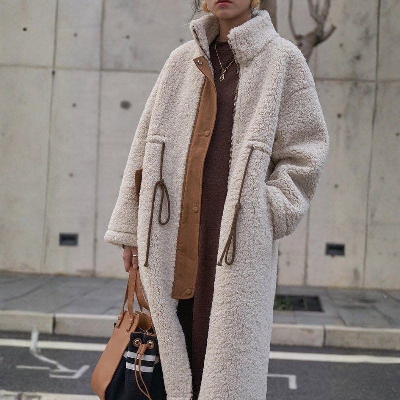 Lange dameswinterjas van teddyfleece met hoge kraag en verstelbare taille met trekkoord - comfortabele jas met ritssluiting voor koud weer
