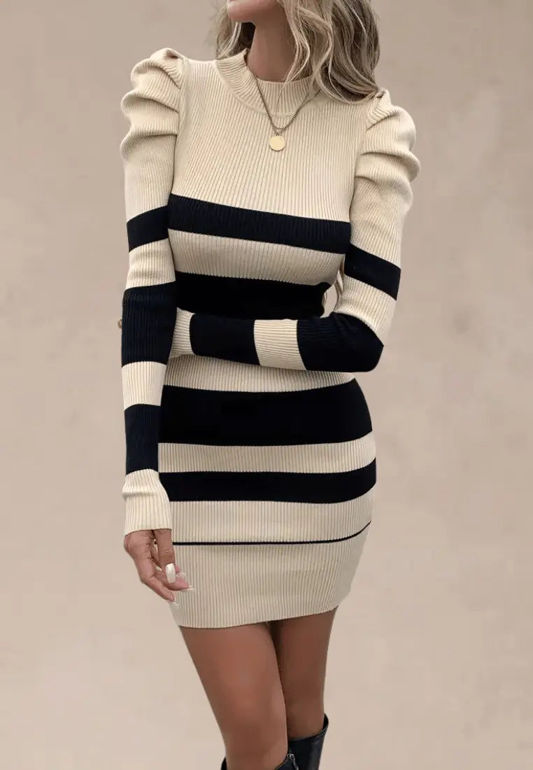 Rochie-pulover mini cambrată pentru femei, din tricot reiat - rochie mulată cu mâneci lungi, umeri bufanți și decolteu rotund, pentru toamnă și iarnă