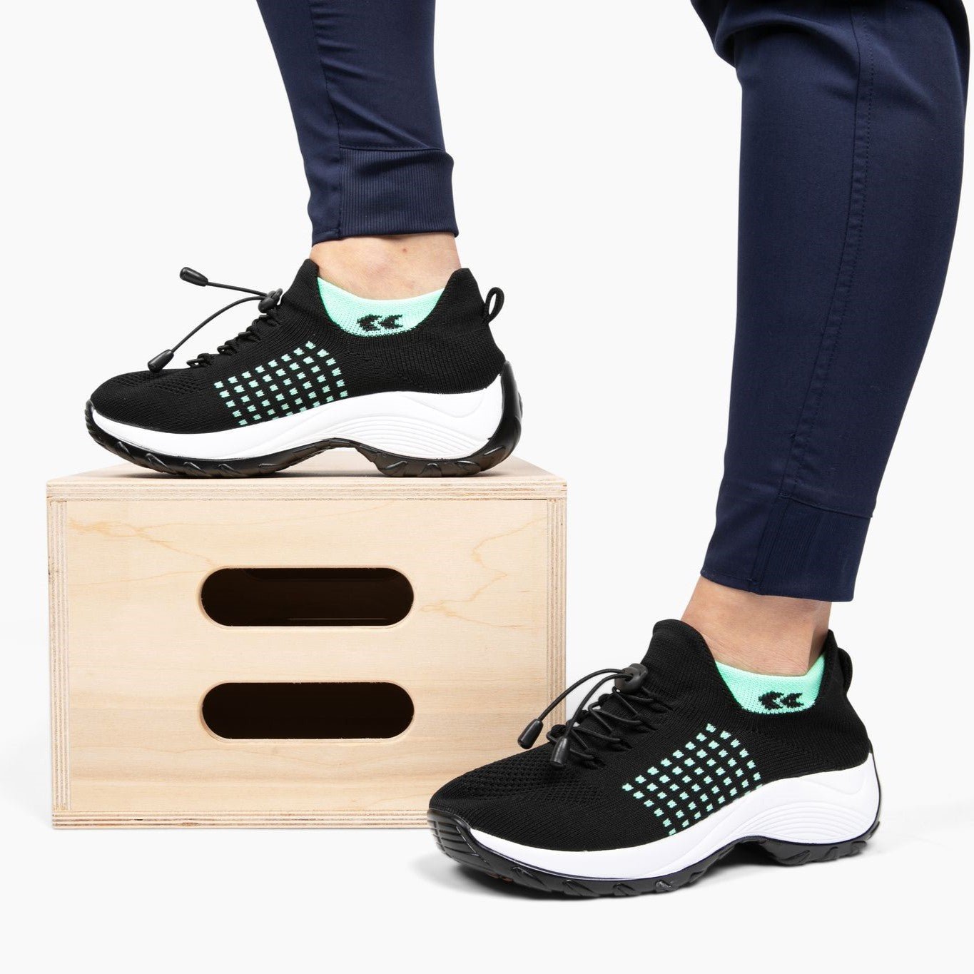 Women’s Knit Toggle Walking Shoes with Cushioned Sole