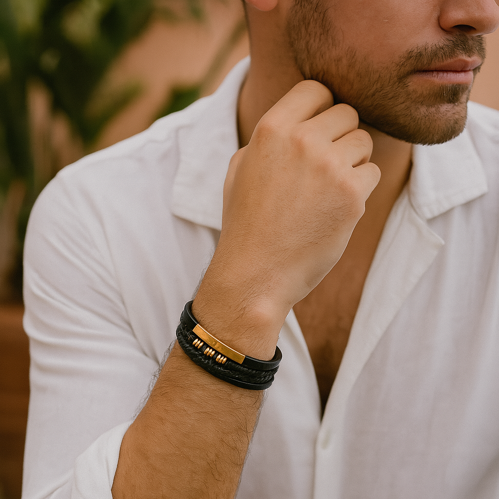 Pulsera trenzada de cuero para hombre con detalle metálico en capas, accesorio llamativo