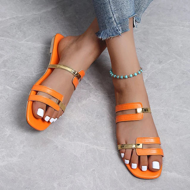 Sandalias planas para mujer con doble tira, detalle dorado y punta abierta