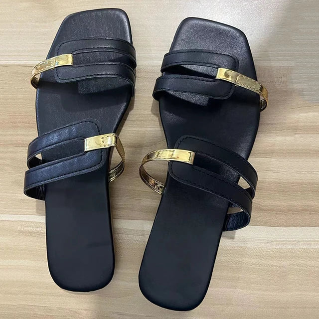 Sandalias planas para mujer con doble tira, detalle dorado y punta abierta