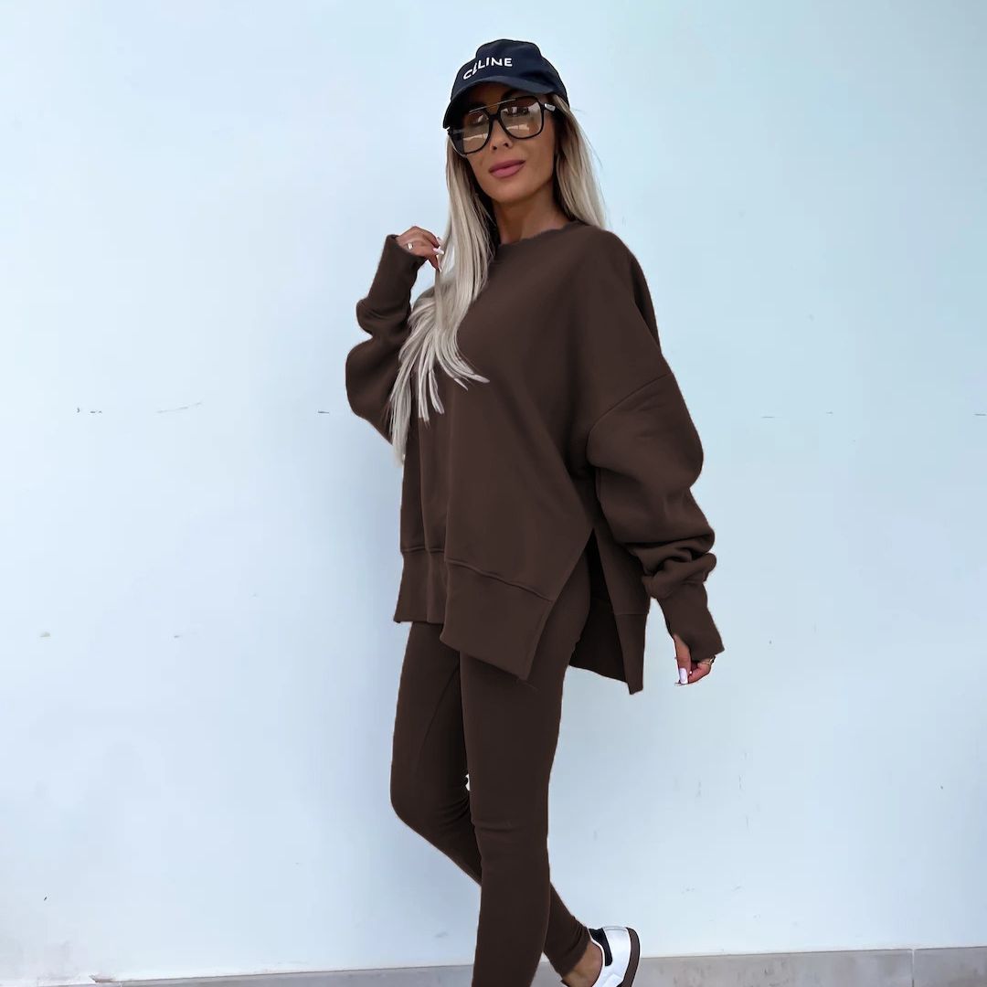 Dámská oversized mikina a legíny – uvolněný dvoudílný outfit pro ležérní dny