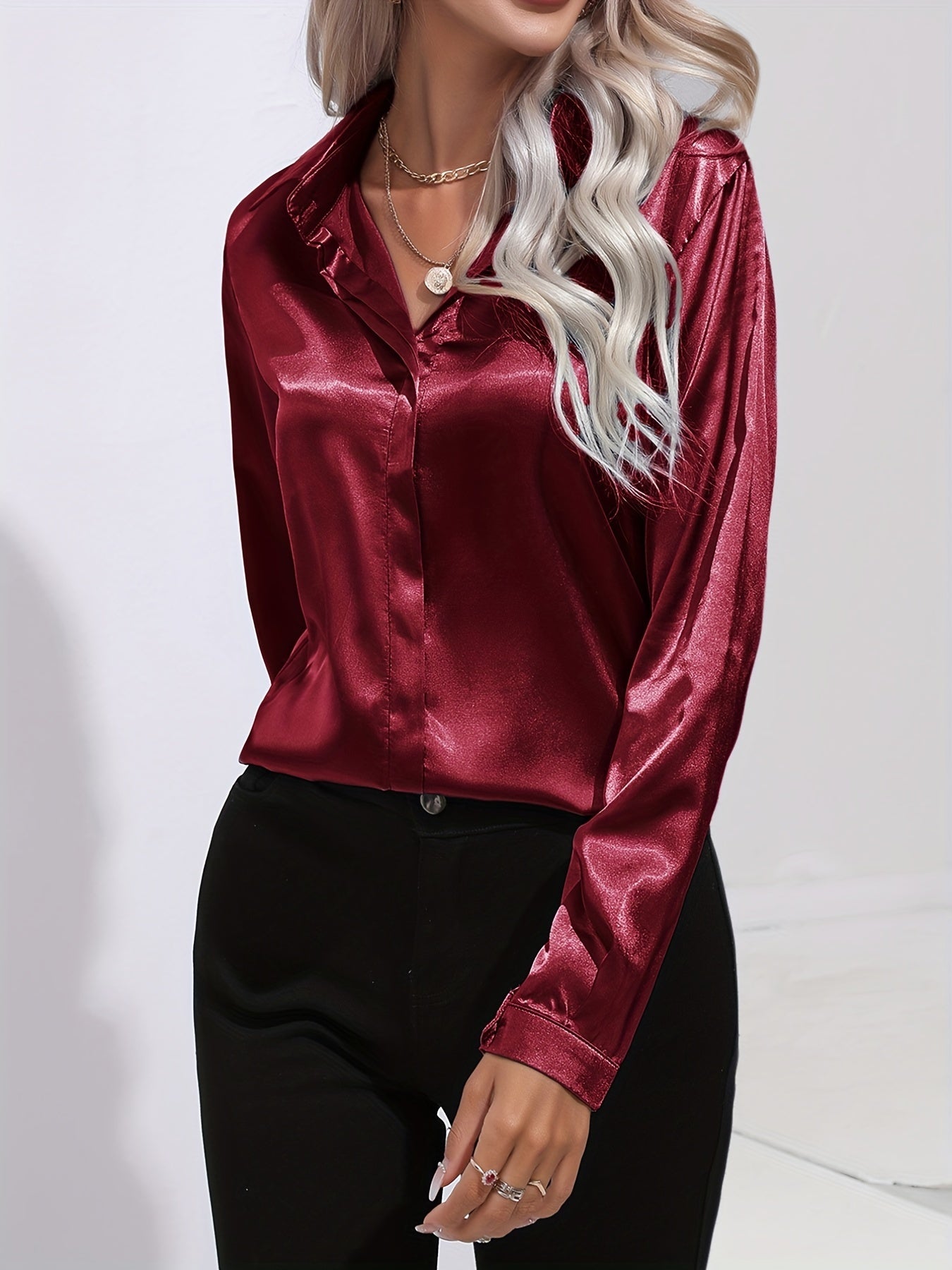 Blusa de cetim com gola para senhora – modelo brilhante de mangas compridas para o escritório e ocasiões de noite
