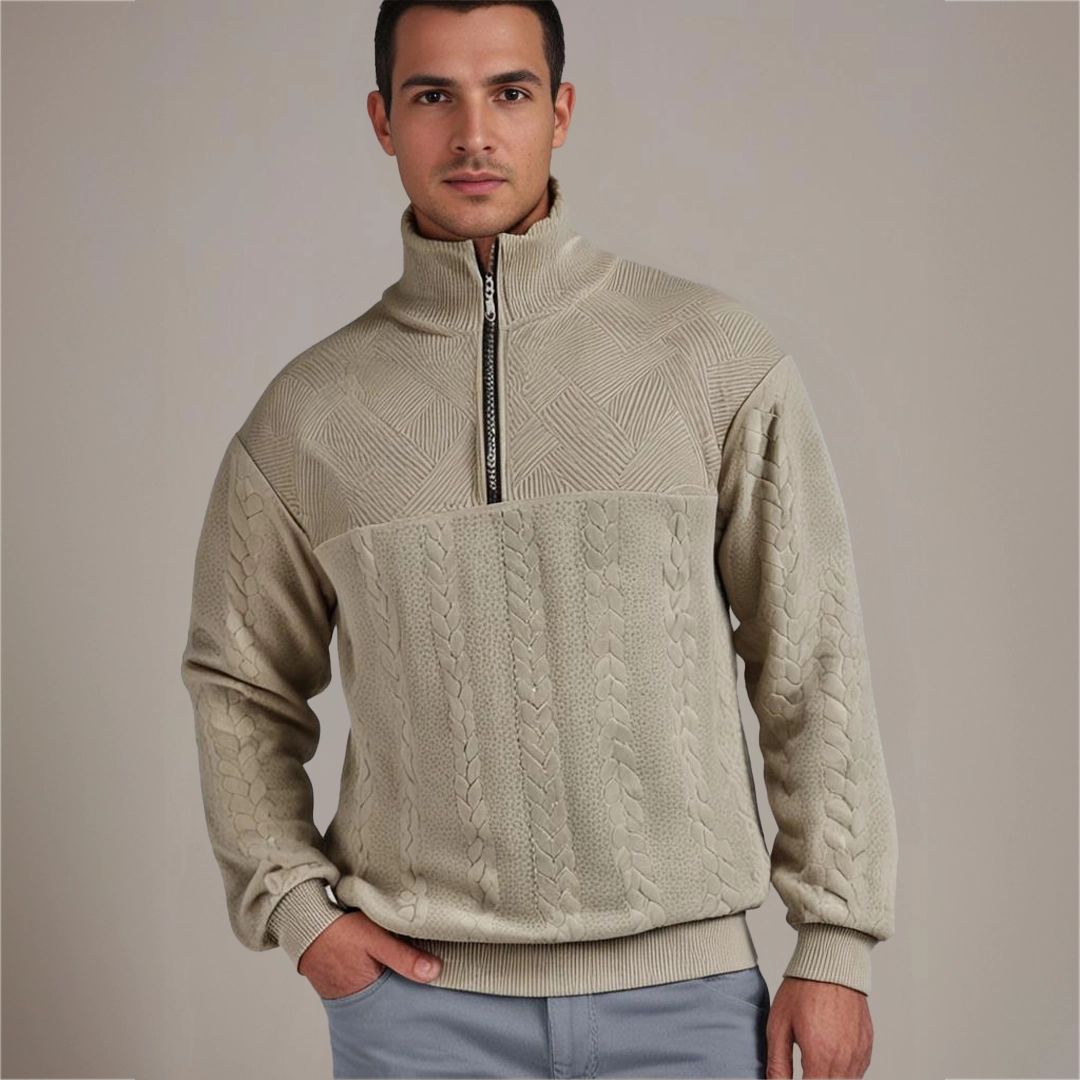 Herresweater med kabelstrik og halv lynlås samt tekstureret skulderstykke