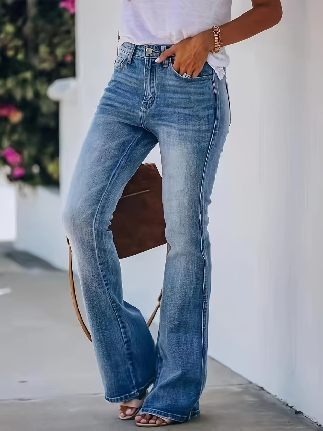 Women’s High Waisted Flared Jeans with Fitted Thighs – Full Length Denim for Retro Casual Styling