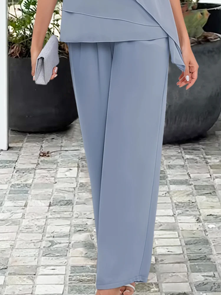 Conjunto feminino de top em camadas e calças de perna larga – visual elegante para a noite