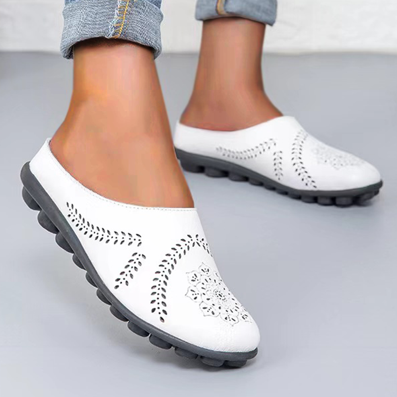 Women’s Closed-Toe Flat Mules with Perforated Upper and Textured Sole – Backless Slip-On Shoes for Everyday and Smart Casual Outfits