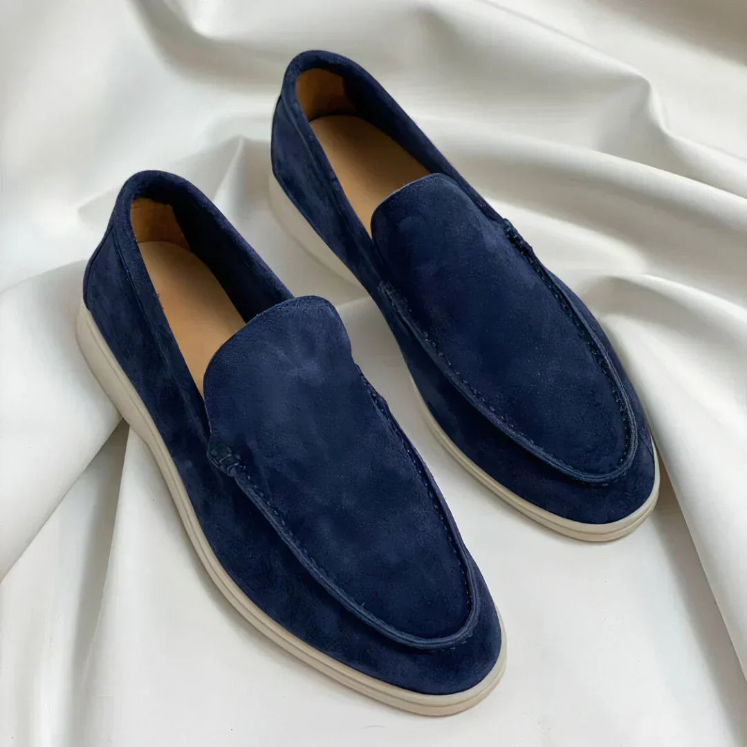 Férfi velúr penny loafer – minimalista bebújós kialakítás mokaszinorr-varrással és könnyű, hétköznapi talppal