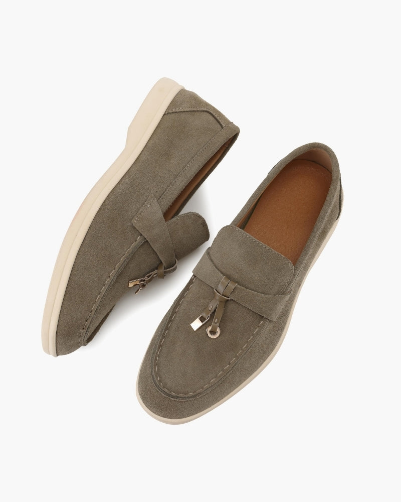 Mocassini da donna in camoscio con nappine, eleganti slip-on piatti