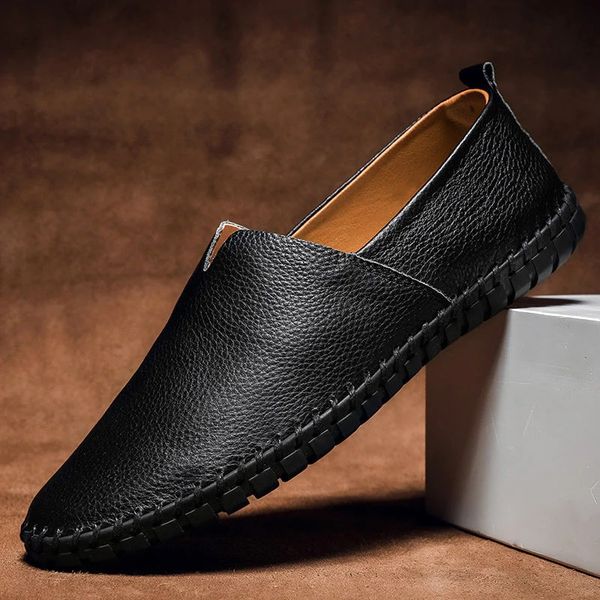 Men’s Casual Slip-On Loafers – Textured Moccasin Style for Spring Travel
