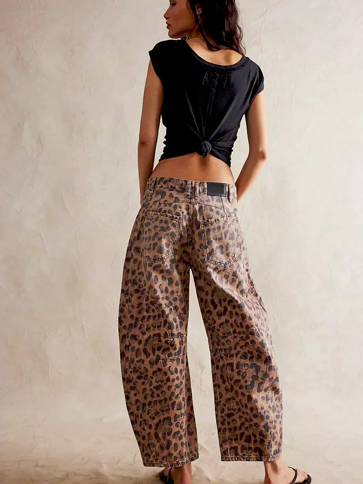 Women’s Printed Barrel-Leg Jeans – Relaxed Statement Denim for Streetwear and Weekend Outfits