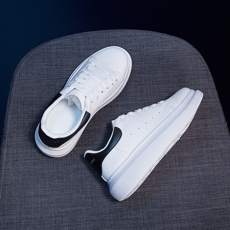 Sapatilhas com plataforma e atacadores para mulher, com painéis lisos na parte superior – sapatos rasos de estilo minimalista para o dia a dia