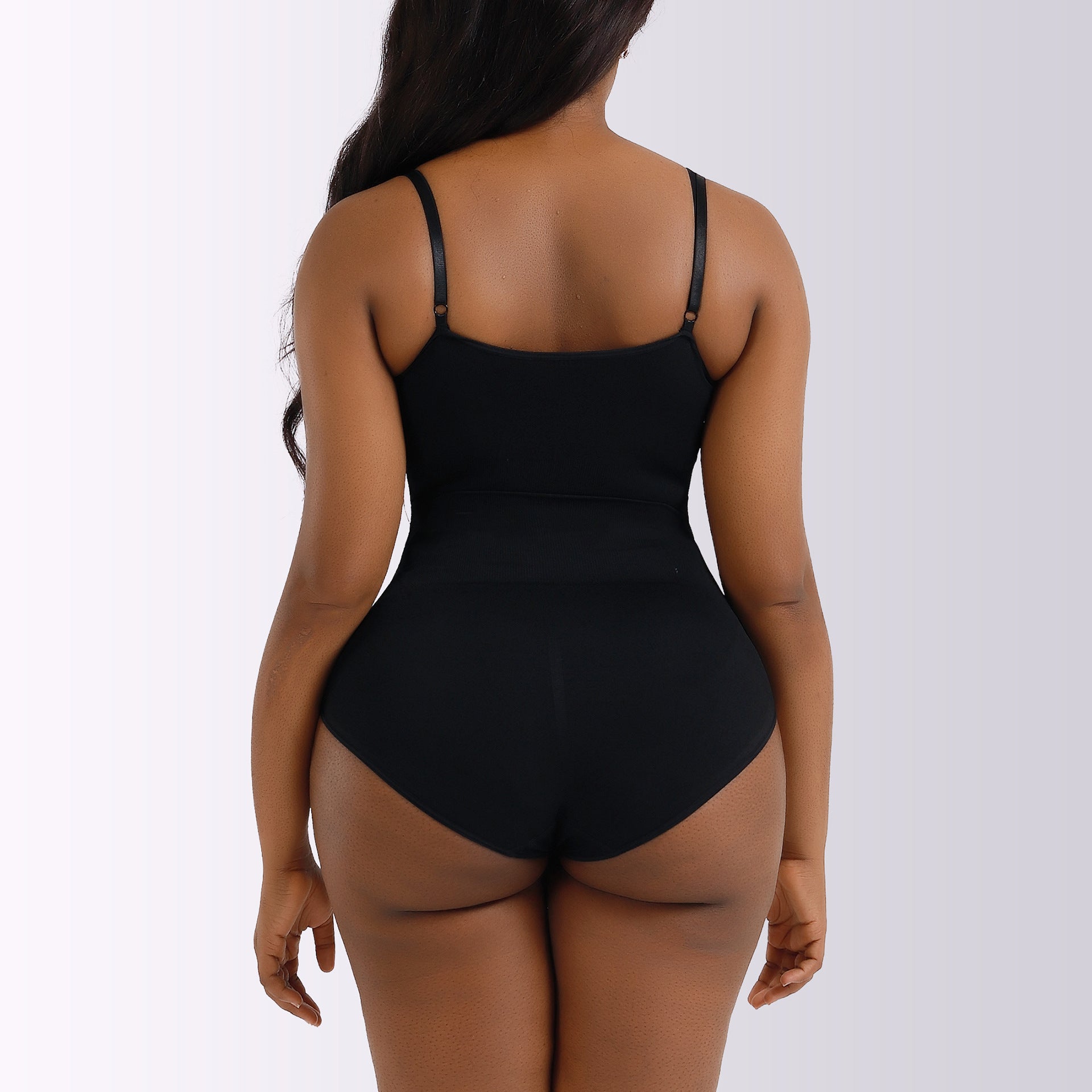 Dameformende bodysuit med justerbare stropper og glat pasform