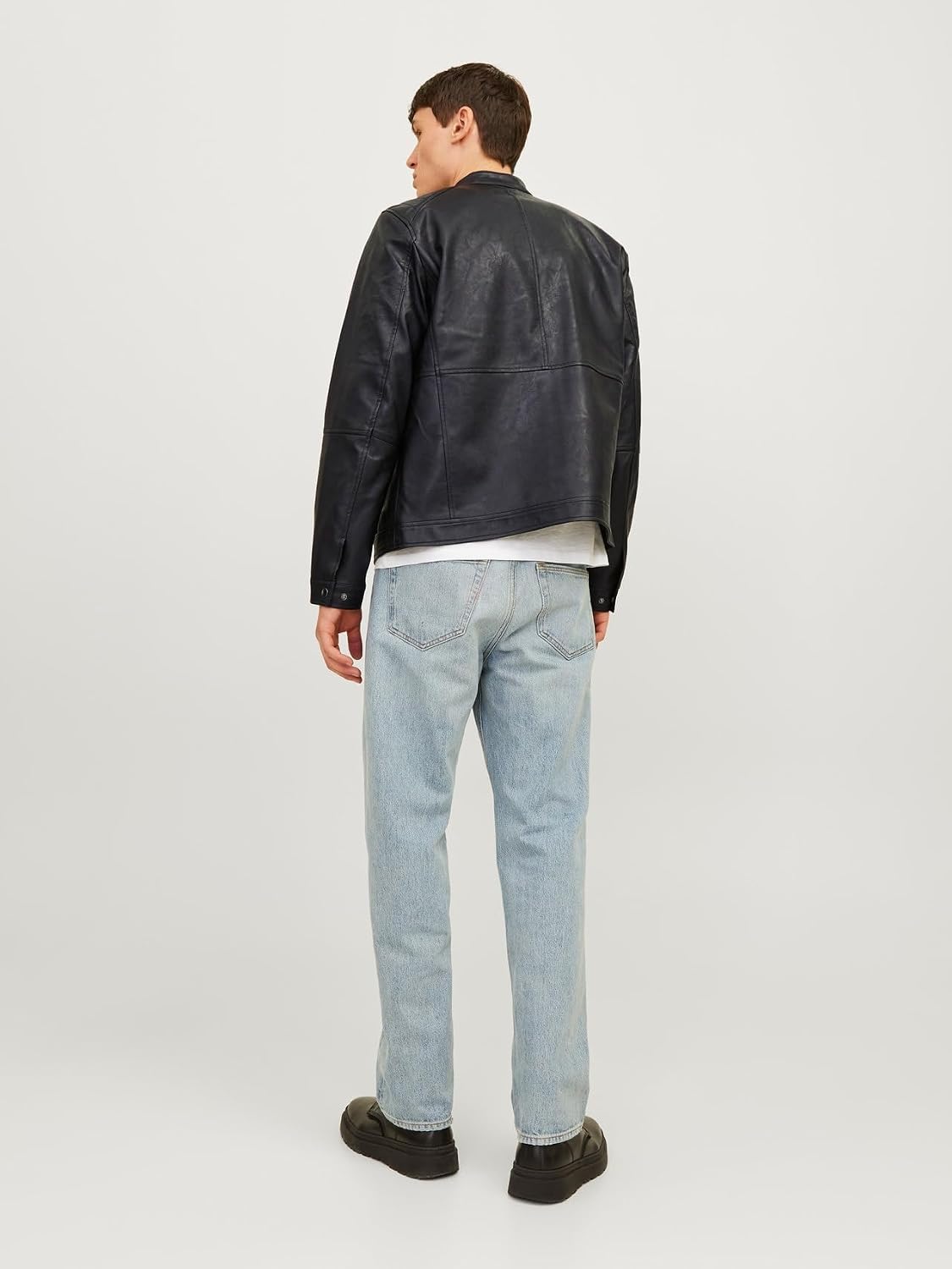 Men’s Panelled Faux-Leather Biker Jacket – Snap-Neck Zip-Front Short Motorcycle Layer with Quilted Shoulder Detailing and Chest Pocket for Autumn Commuting Weekend Travel Casual Evenings and Everyday Urban Wear
