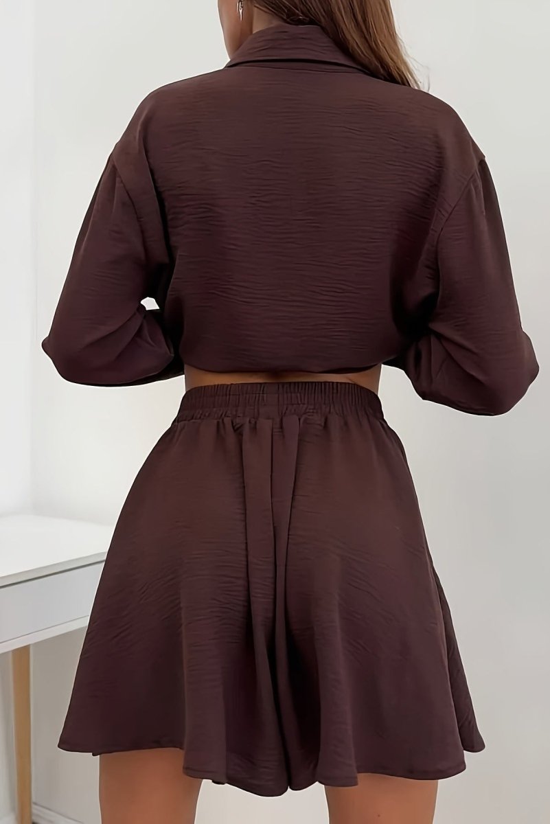Elegante dameset met blouse met lange mouwen en uitlopende minirok – losvallend overhemd met knoopsluiting aan de voorkant en rok met elastische taille voor smart casual