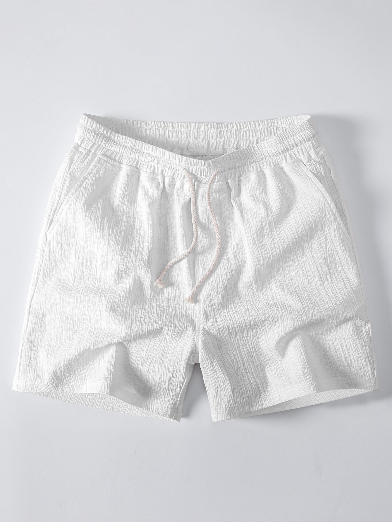 Trykt feriesæt til mænd i åben strik – skjorte med knapper og krøllede shorts med snøre