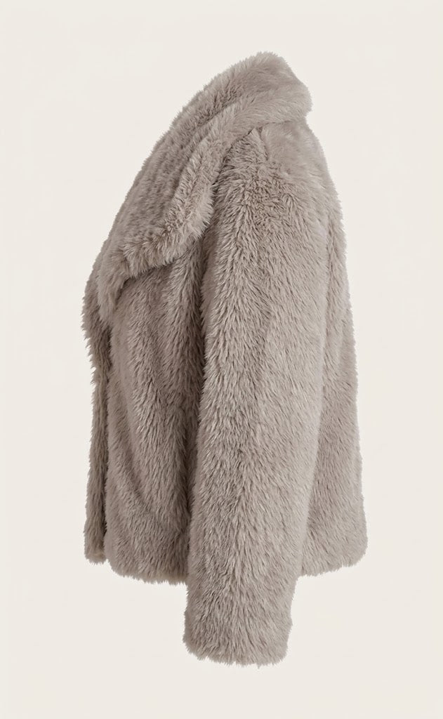 Women’s Oversized Faux-Fur Winter Jacket – Plush Statement Layer for Everyday Cold-Weather Styling