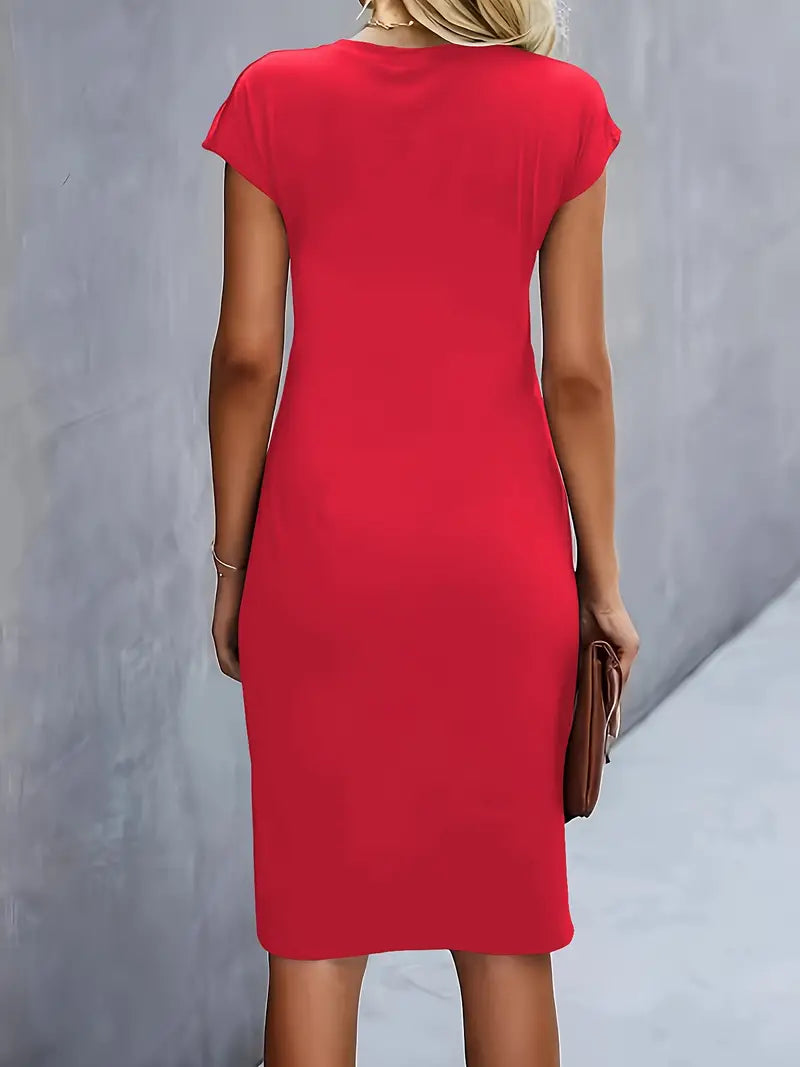 Kvinders bodycon-midi-kjole med rynket talje og korte ærmer