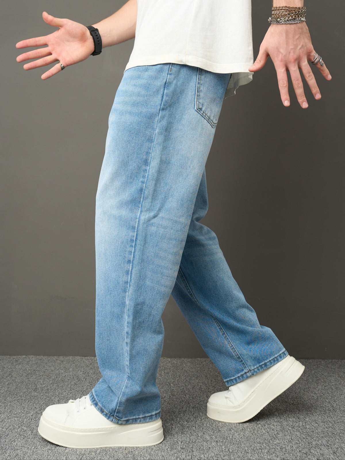 Pánské džíny s uvolněným rovným střihem – klasický denim pro každodenní ležérní nošení