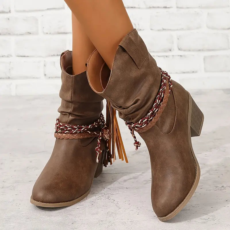 Stivaletti western da donna con cinturini intrecciati e nappine – Modello morbido con tacco largo, per look casual