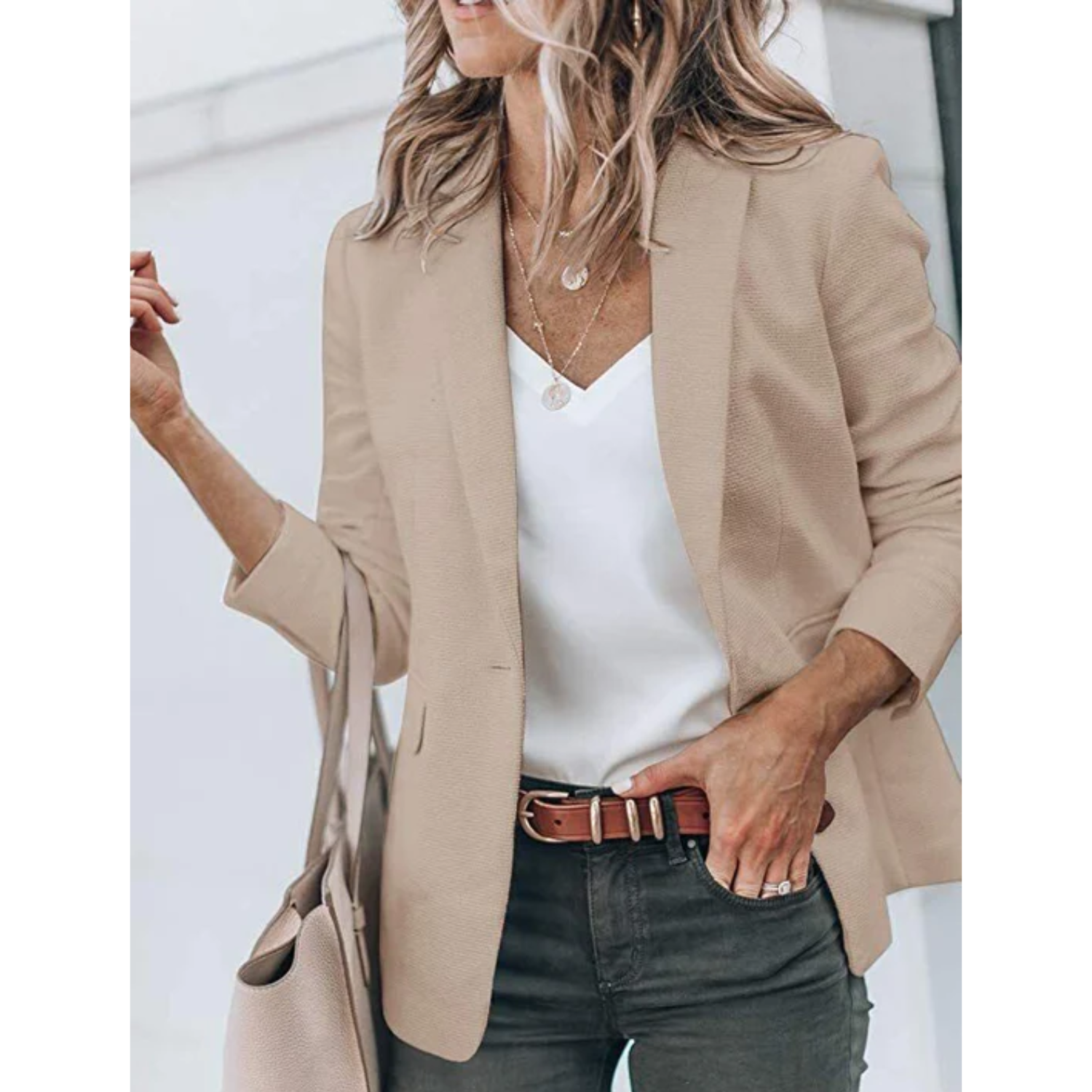 Dámské lehké kancelářské sako bez zapínání – elegantní vrstva na míru do práce i pro smart casual styl
