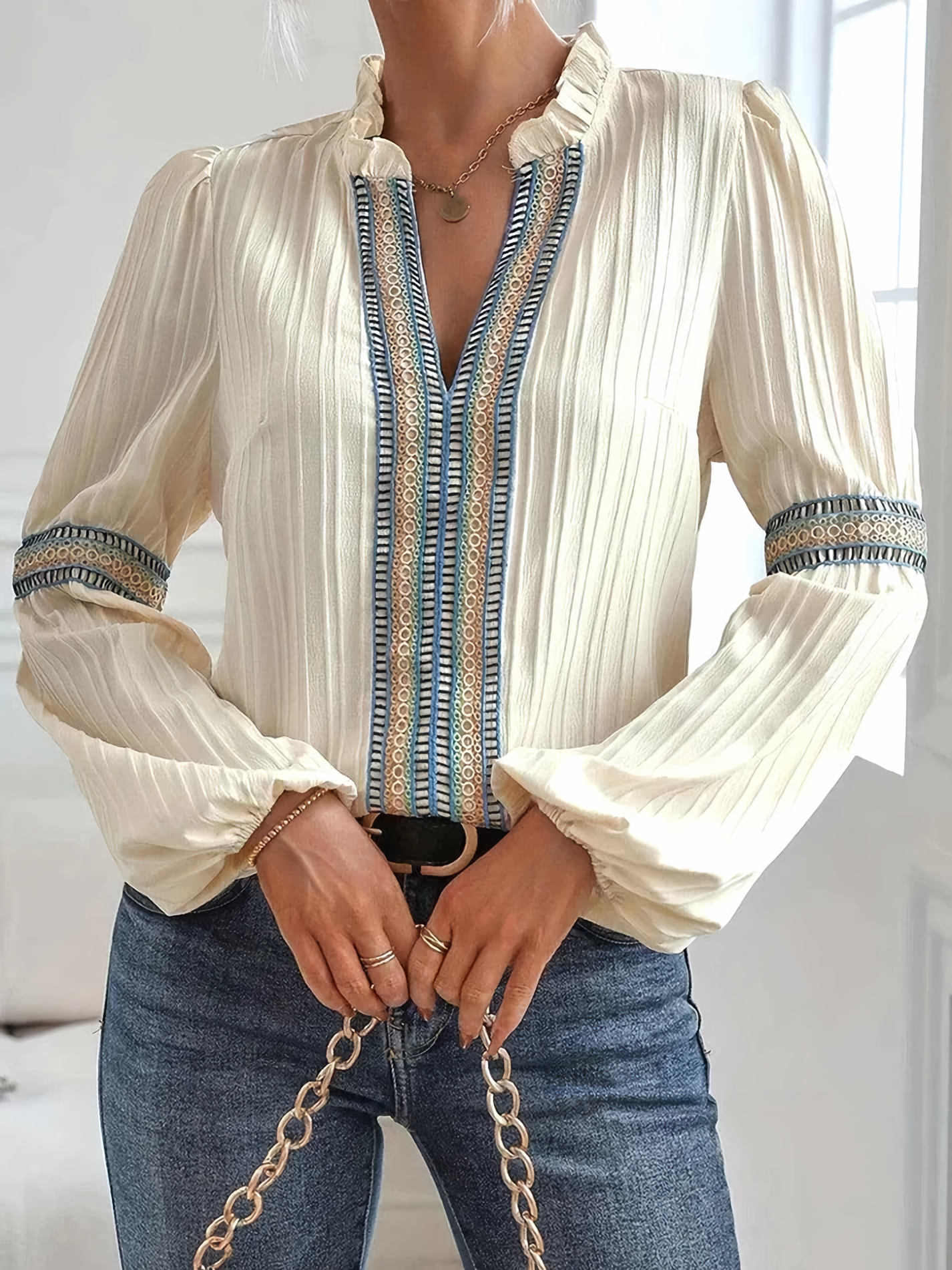 Damesbluse med flæsekrave – Langærmet bohemebluse til smart, afslappet brug