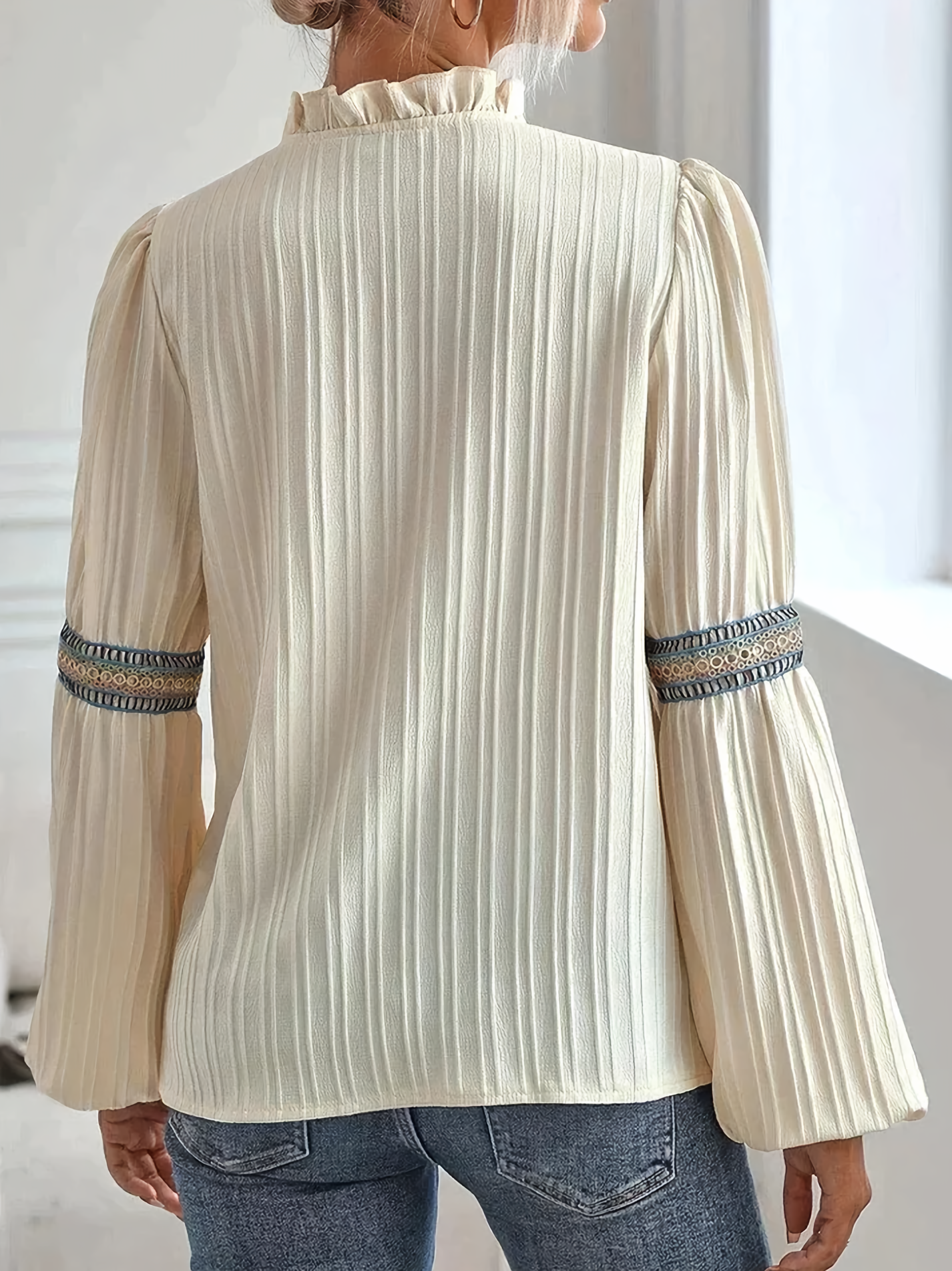 Damesbluse med flæsekrave – Langærmet bohemebluse til smart, afslappet brug