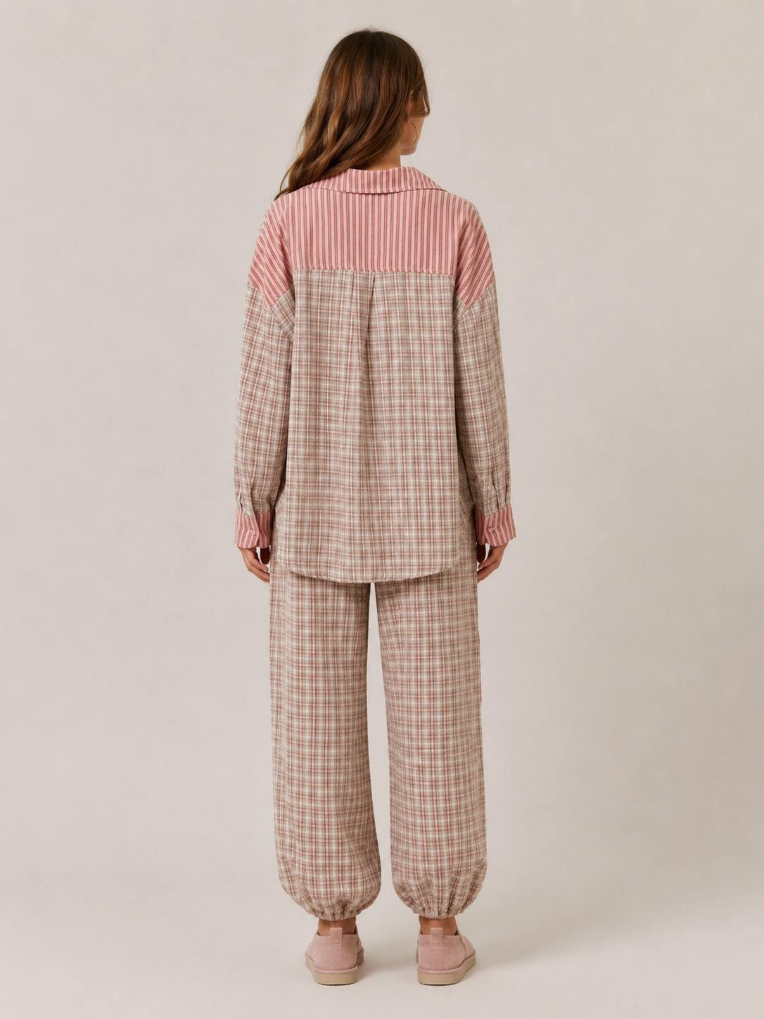 Women’s Plaid Pyjama Set – Relaxed Button-Up Shirt with Drawstring Jogger Trousers for Sleep and Lounging