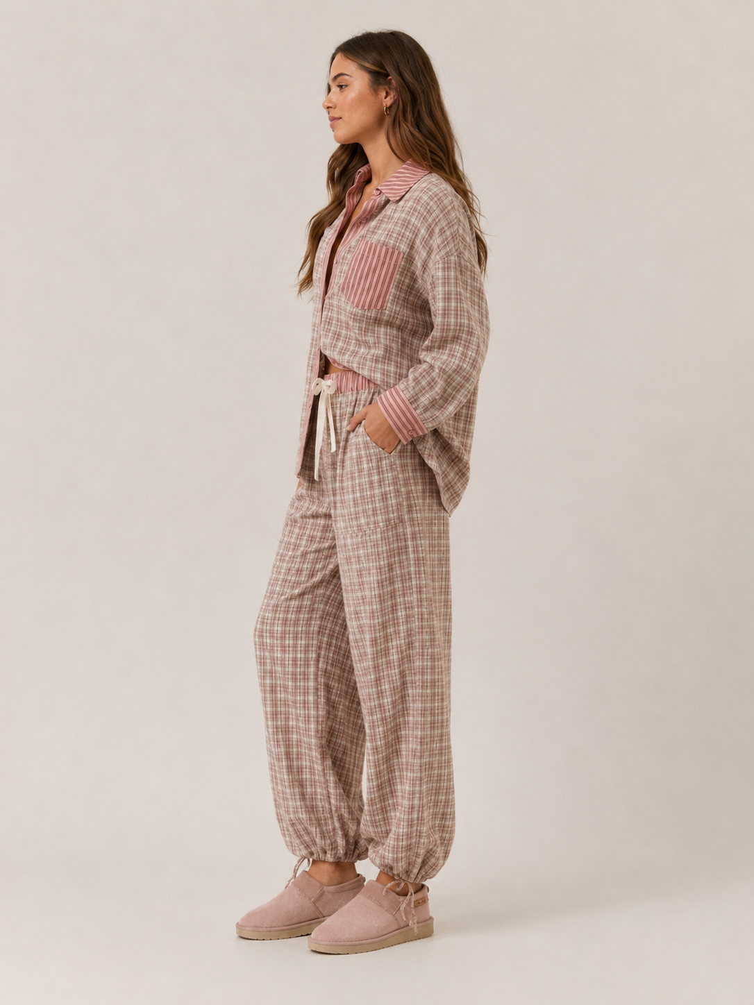 Women’s Plaid Pyjama Set – Relaxed Button-Up Shirt with Drawstring Jogger Trousers for Sleep and Lounging