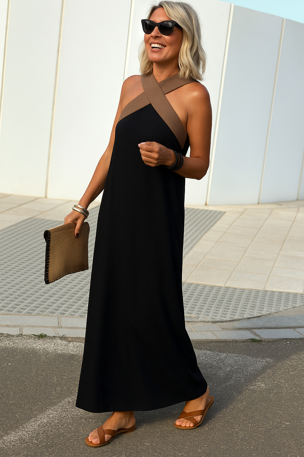 Abito lungo da donna incrociato con scollo all'americana e silhouette fluente