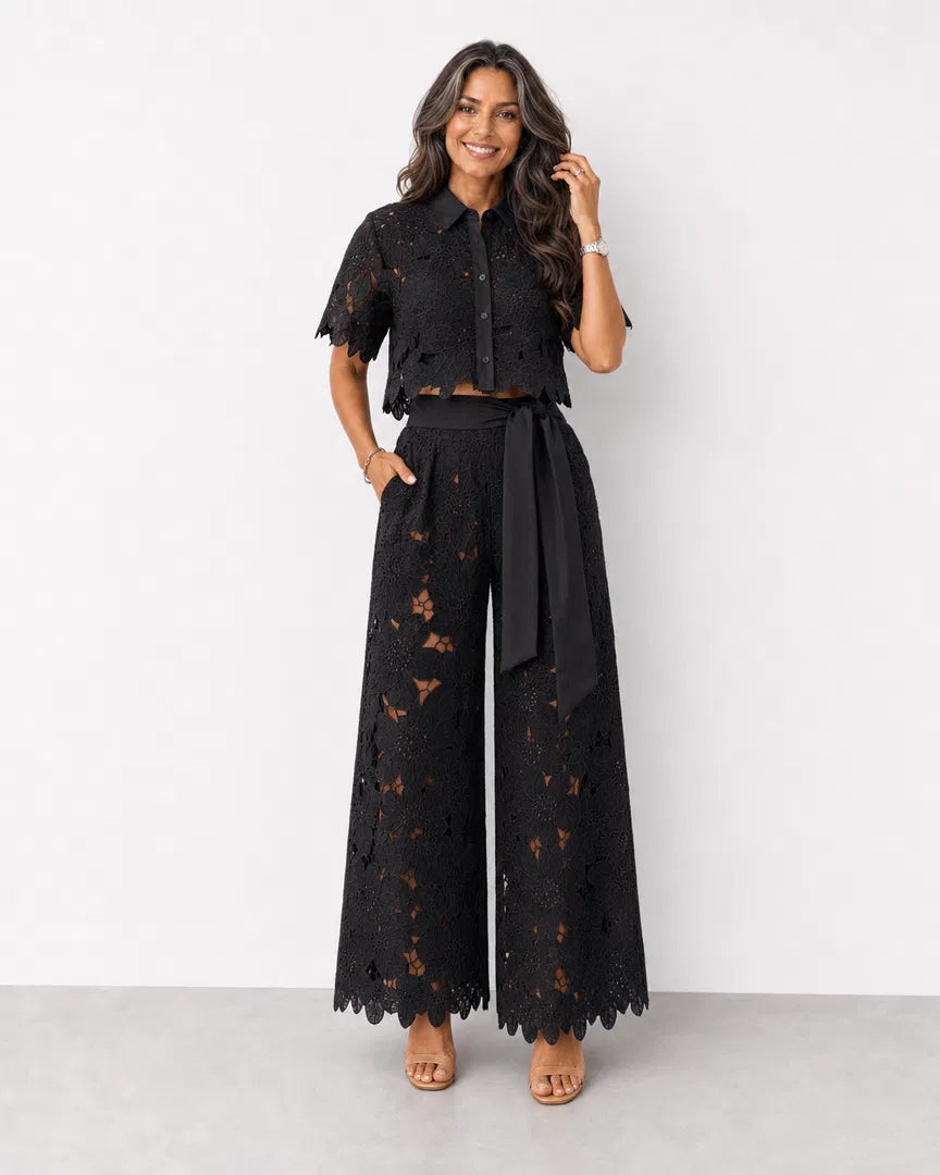 Set coordinato da donna in pizzo traforato – camicia corta e pantaloni palazzo per eventi primaverili ed estivi