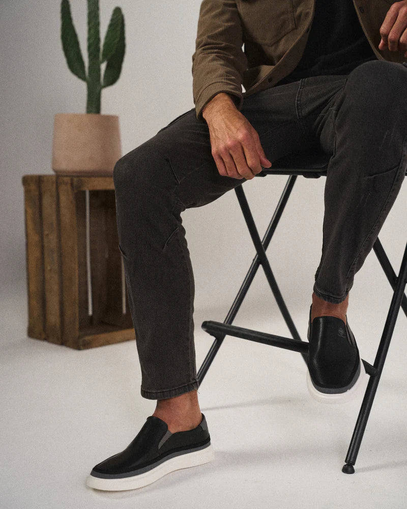 Férfi könnyű bőr slip-on mindennapi kényelmi edzőcipők
