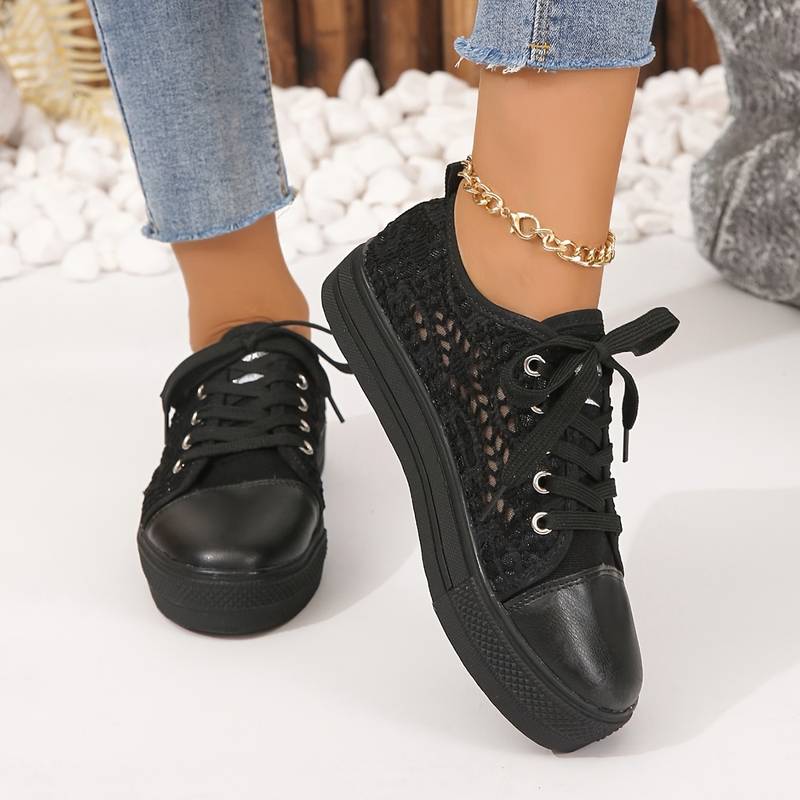 Sneakers da donna in pizzo traforato con suola bassa platform