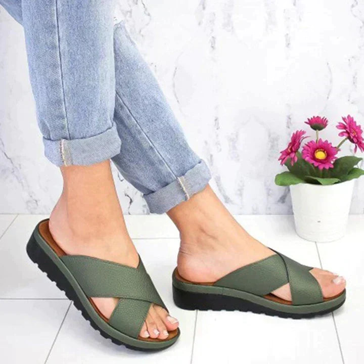 Women’s Platform Slide Sandals – Cross Strap Summer Footwear for Everyday Comfort