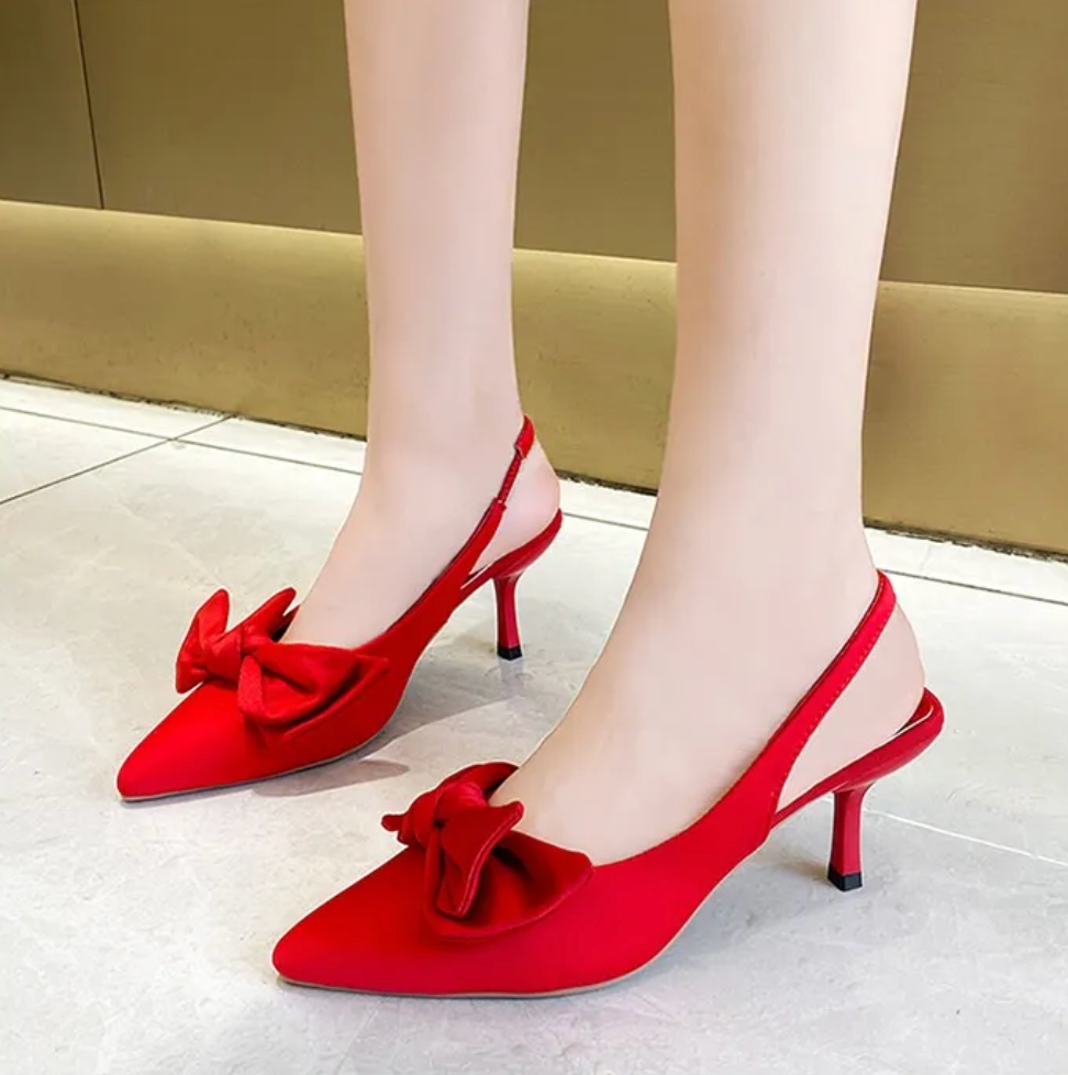 Zapatos de tacón bajo con punta y tiras en el talón para mujer