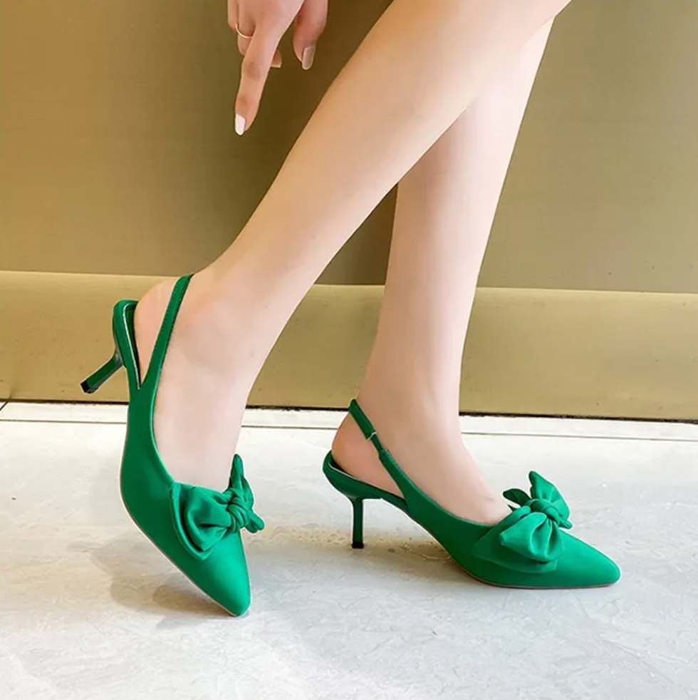 Zapatos de tacón bajo con punta y tiras en el talón para mujer