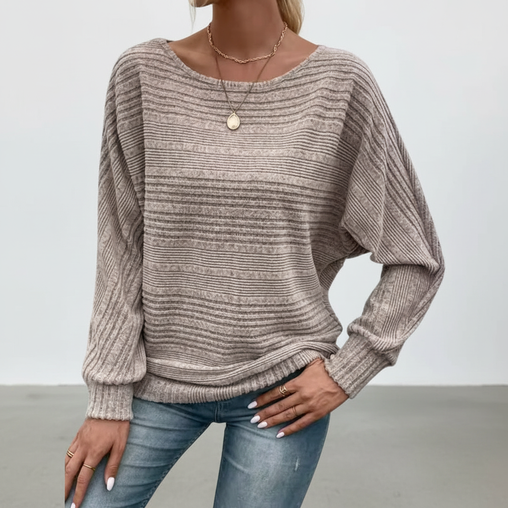 Dame strikket sweater med struktur, afslappet pasform og lange flagermusærmer