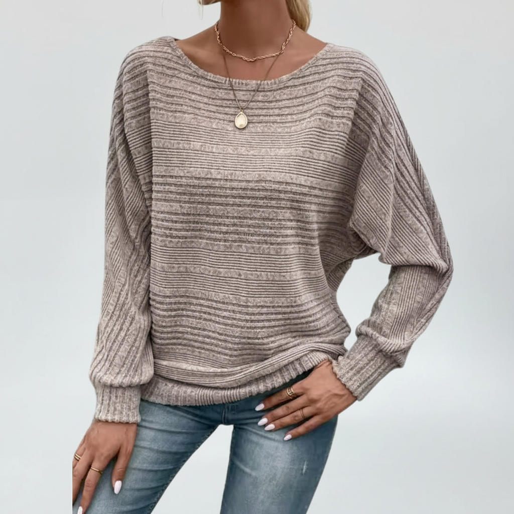 Dame strikket sweater med struktur, afslappet pasform og lange flagermusærmer