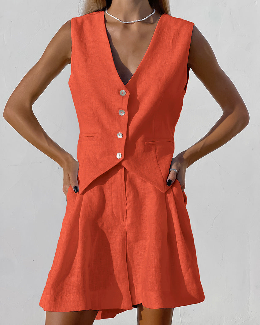 Completo donna con gilet effetto lino e pantaloncini sartoriali