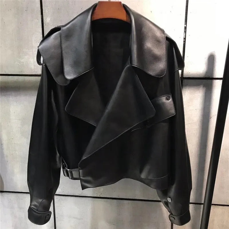 Chaqueta de cuero para mujer con solapas anchas: prenda de abrigo retro llamativa para looks urbanos y de noche