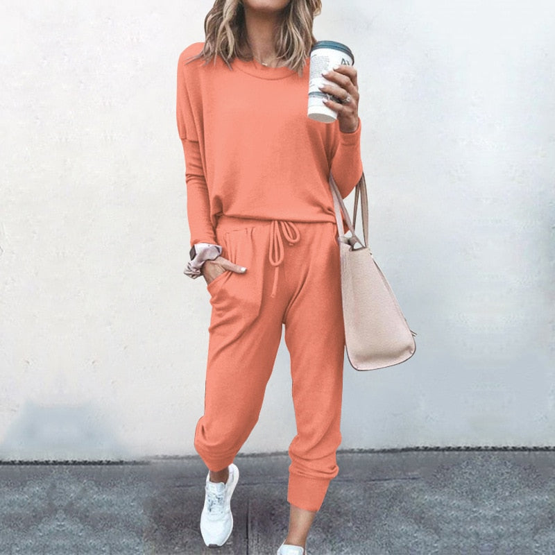 Dameblødt og strækbart loungewear-sæt – Langærmet top og joggers med snøre til daglig brug