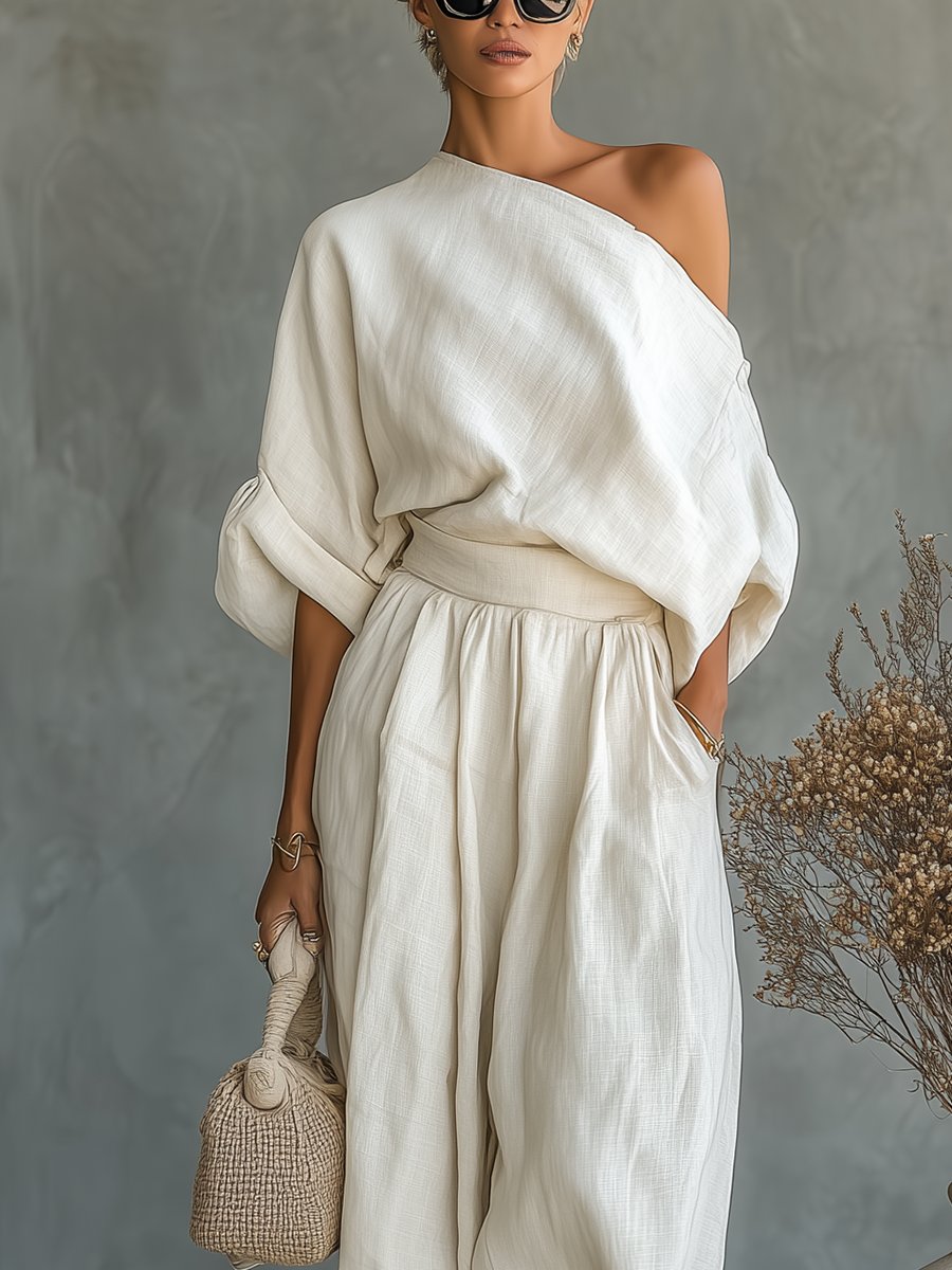 Completo da donna con top drappeggiato monospalla e pantaloni comodi