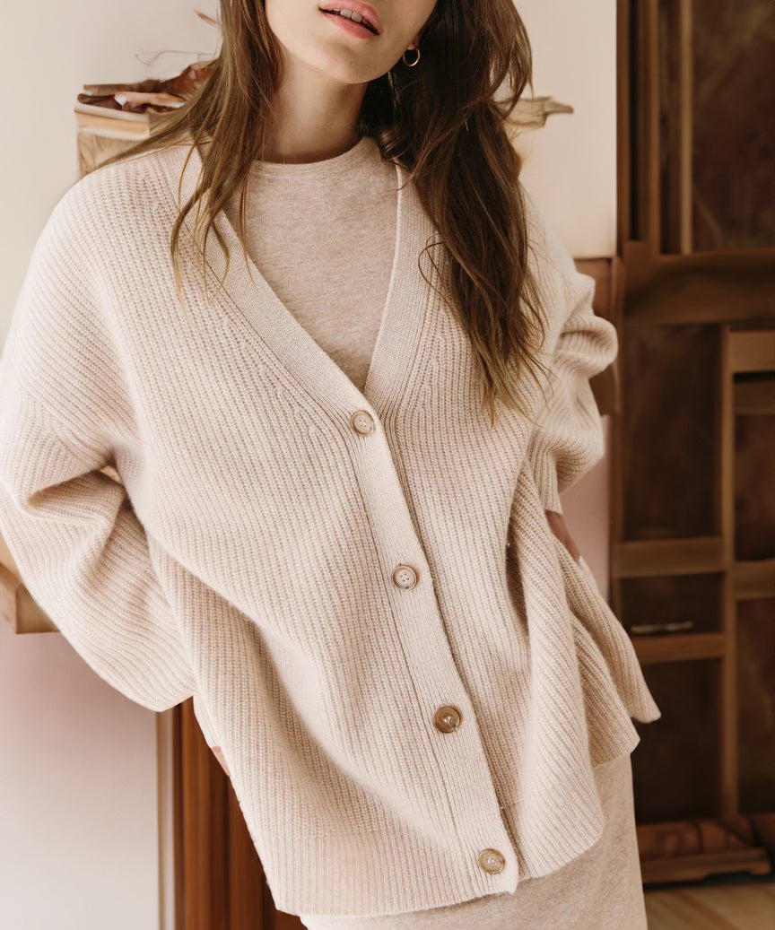 Casaco de malha oversized para senhora – camada suave com botões à frente para o escritório e dias descontraídos