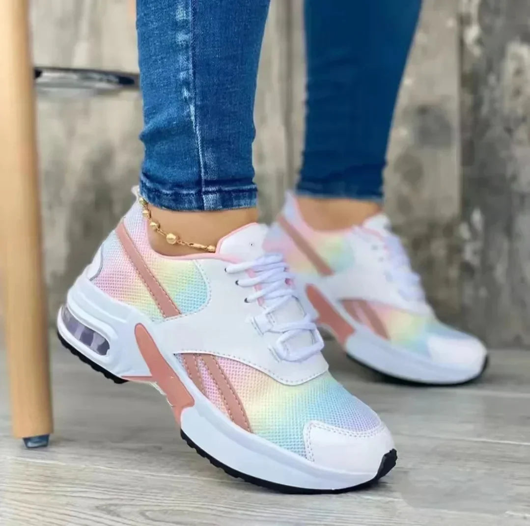 Sneakers da donna con pannelli in mesh e supporto imbottito con lacci