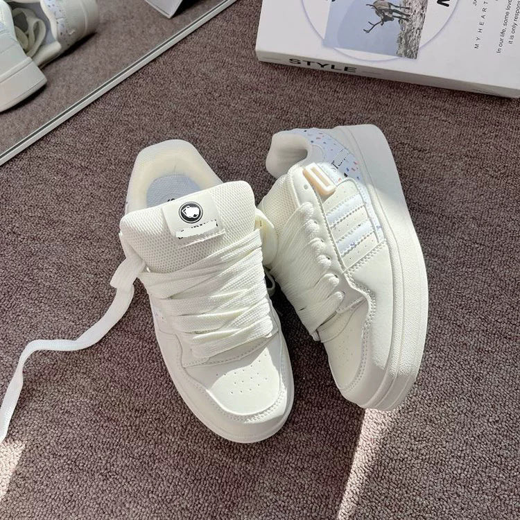 Zapatillas deportivas de corte bajo con cordones anchos para mujer – Calzado informal con paneles, ideal para looks de fin de semana
